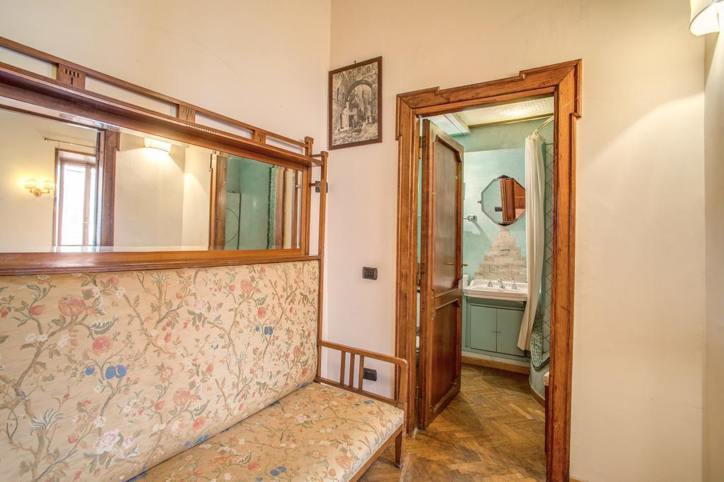 La Casa Del Capitano Hotel Rome Exterior photo