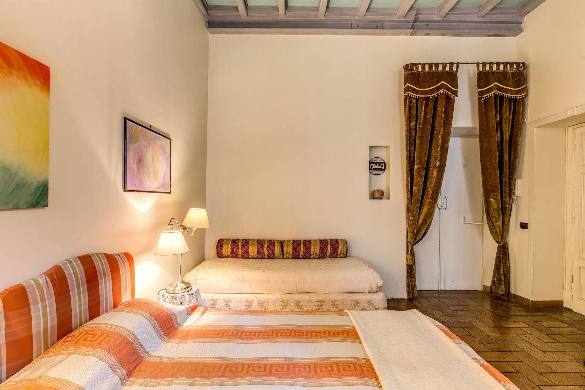 La Casa Del Capitano Hotel Rome Exterior photo