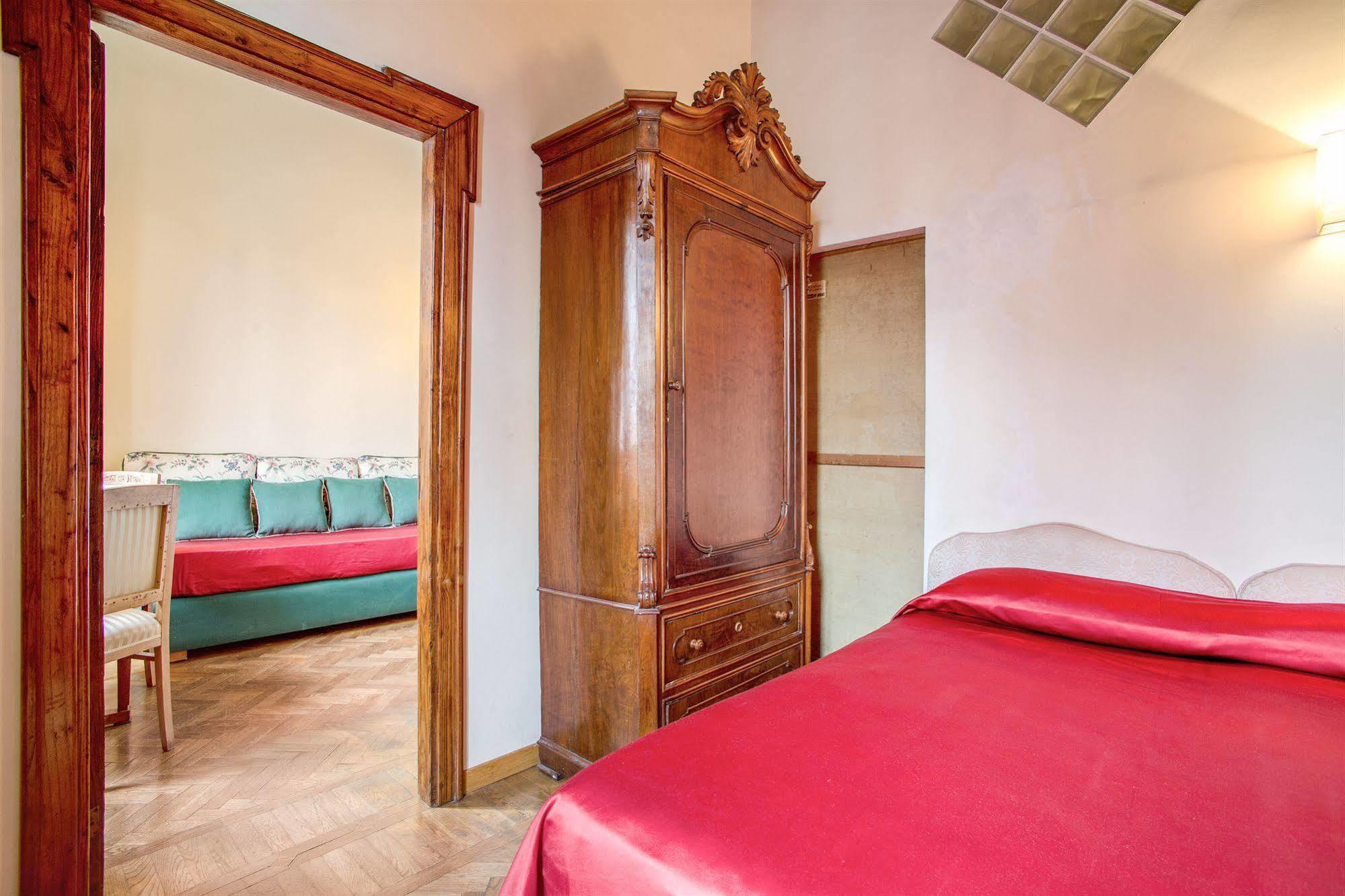 La Casa Del Capitano Hotel Rome Exterior photo