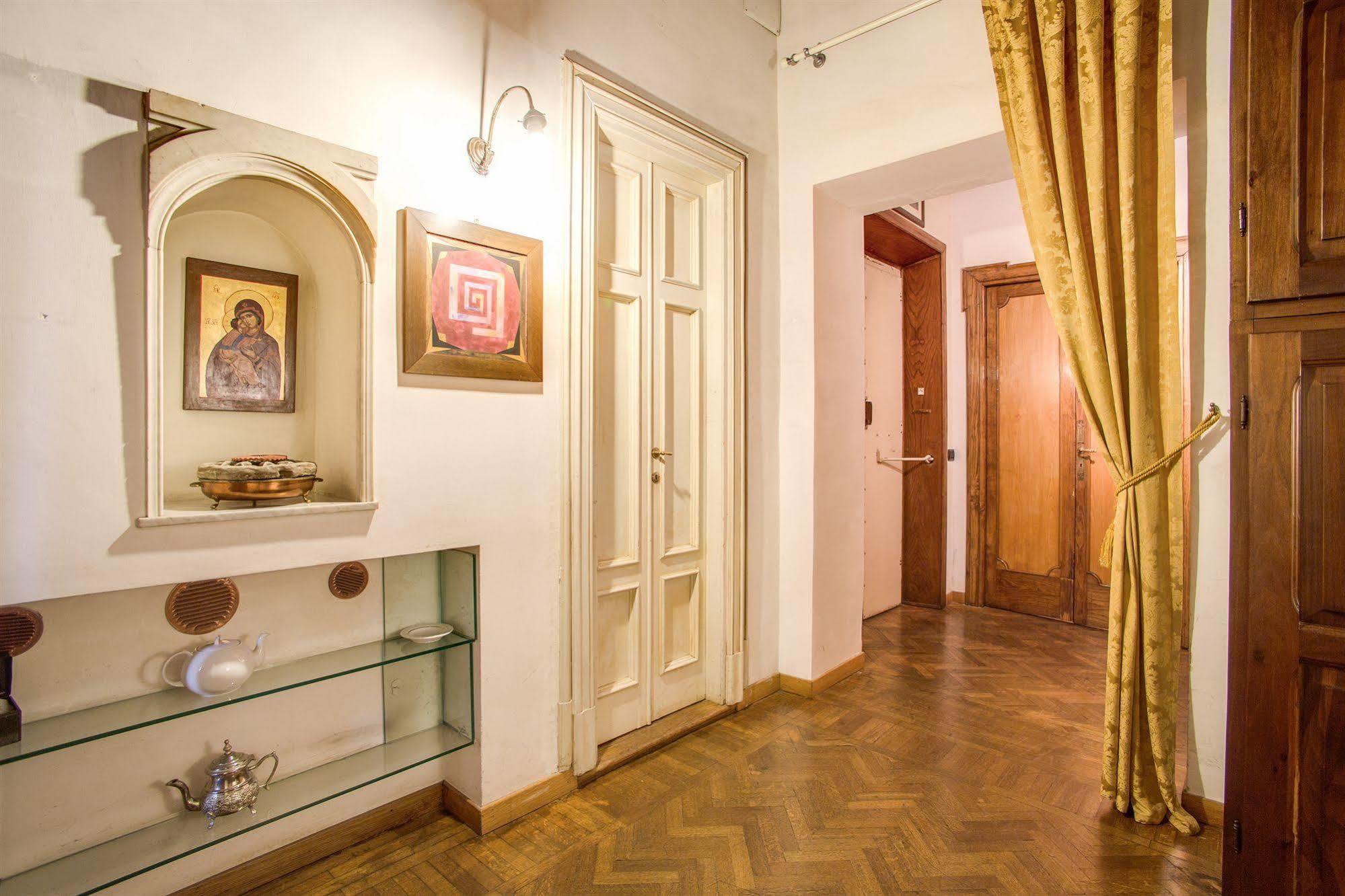 La Casa Del Capitano Hotel Rome Exterior photo